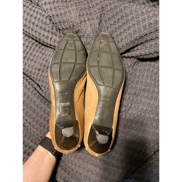 Prada Tan Leather Loafers with Gold Hardware & Kitten Heel, Size 9 - Picture 8 of 9